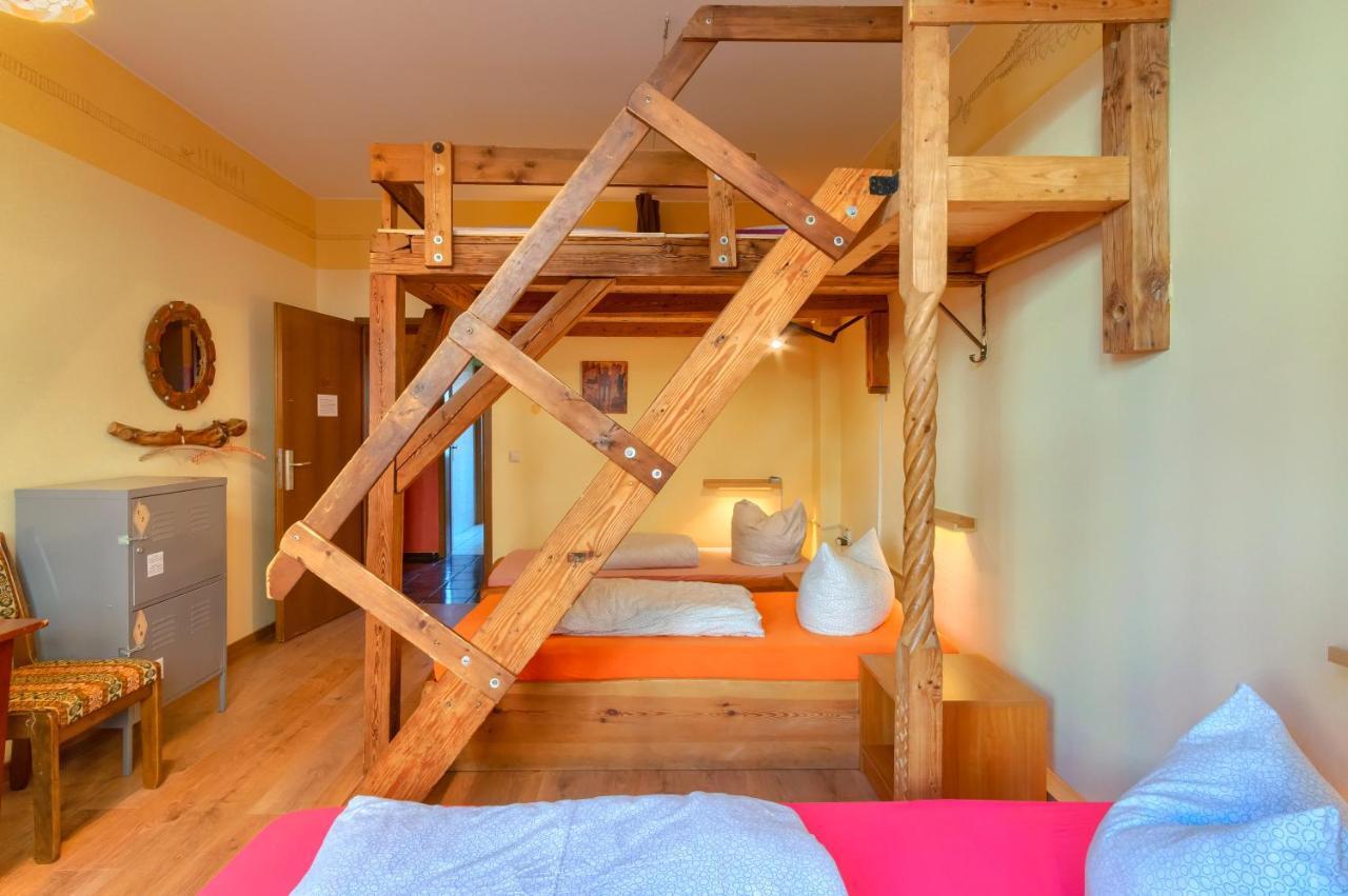 Hostel Lollis *