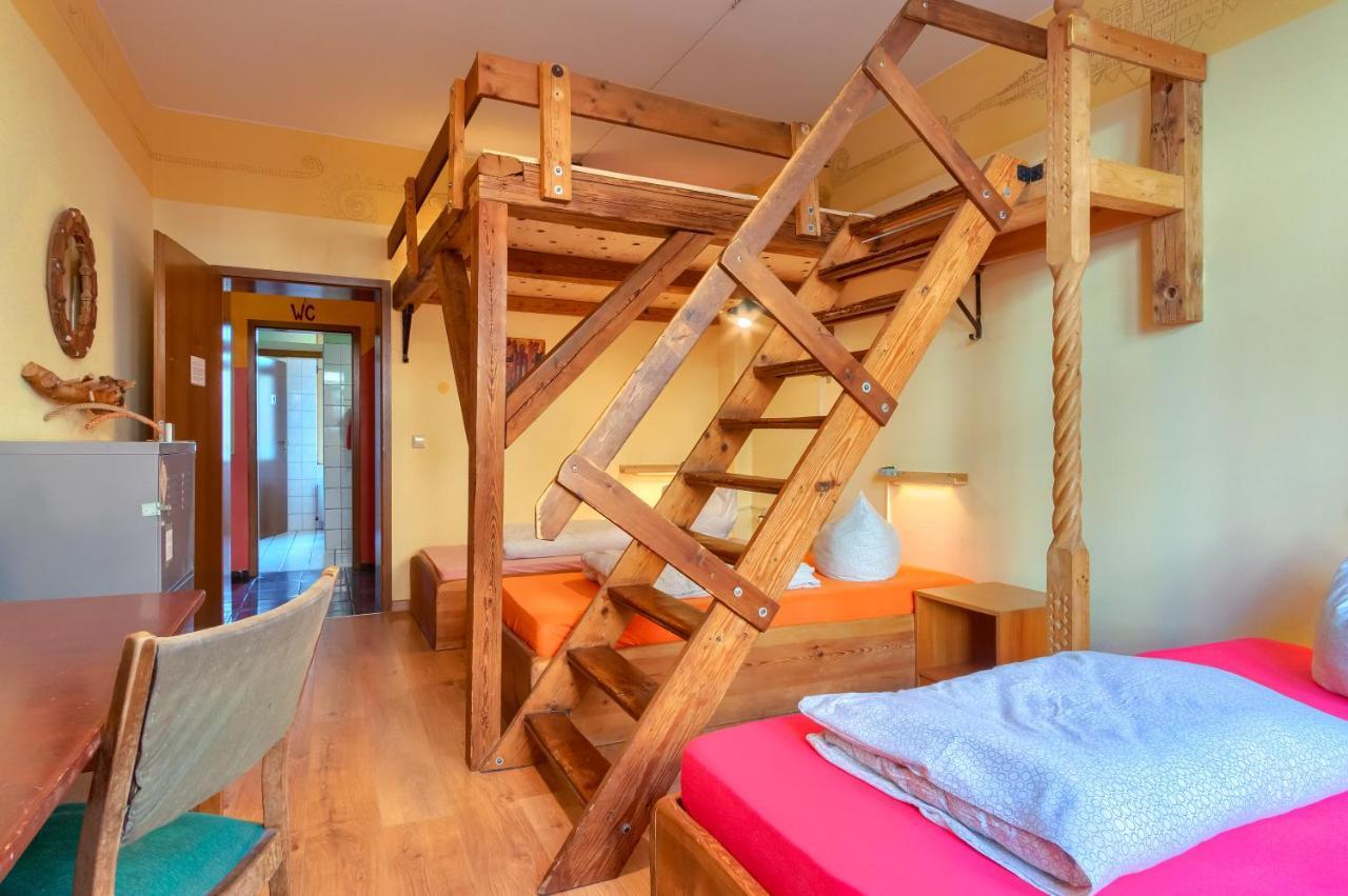 Hostel Lollis