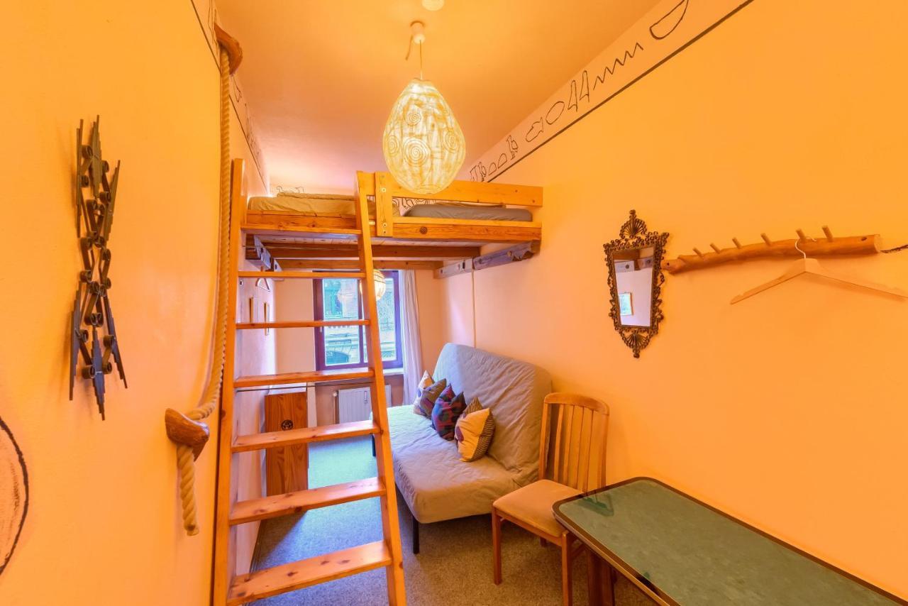 Hostel Lollis *