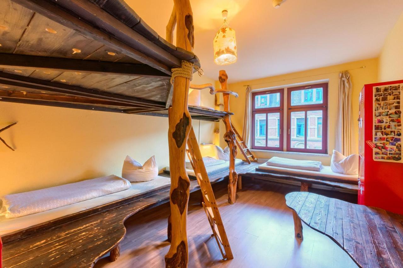Lollis Hostel *